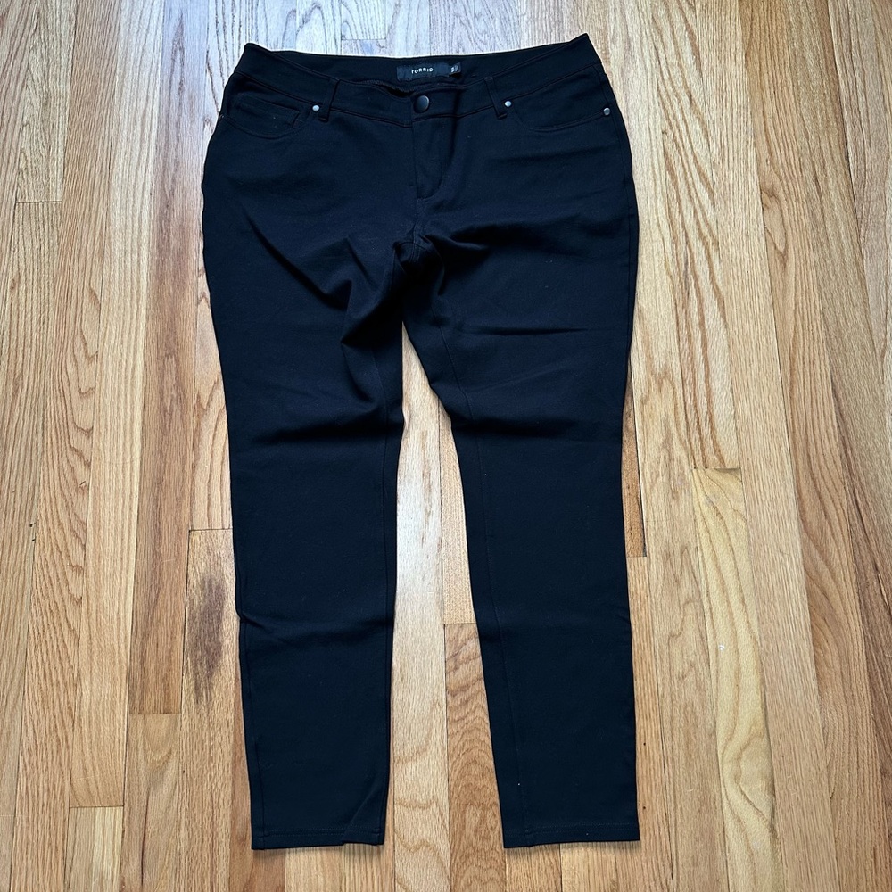 Torrid Black Skinny Jeans Sz 16 Regular